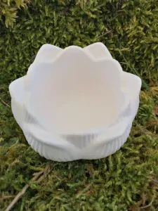 Svícen lotos k domalování