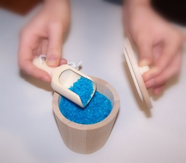 Malá dřevěná nádoba