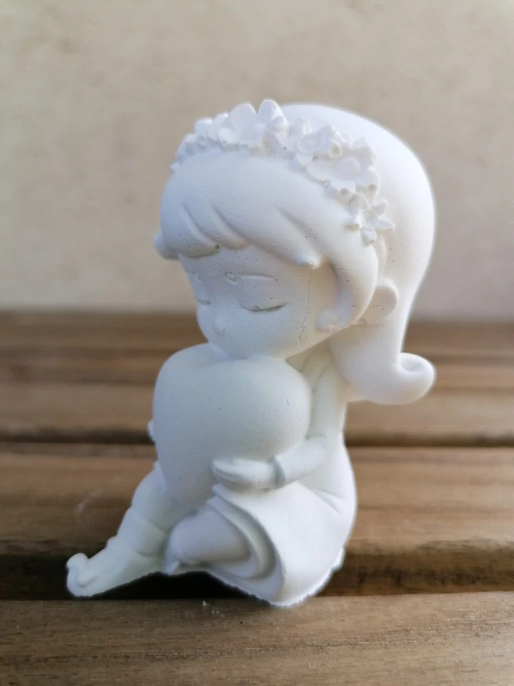 Dívka se srdcem k domalování