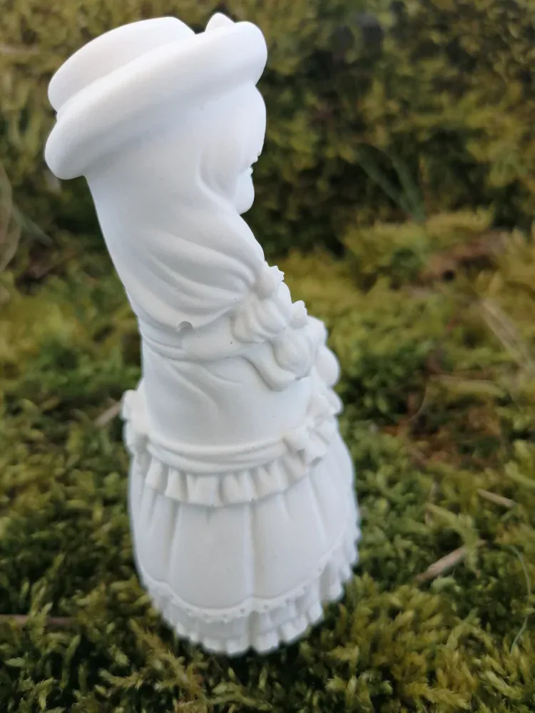 Dívka se zajíčkem k domalování