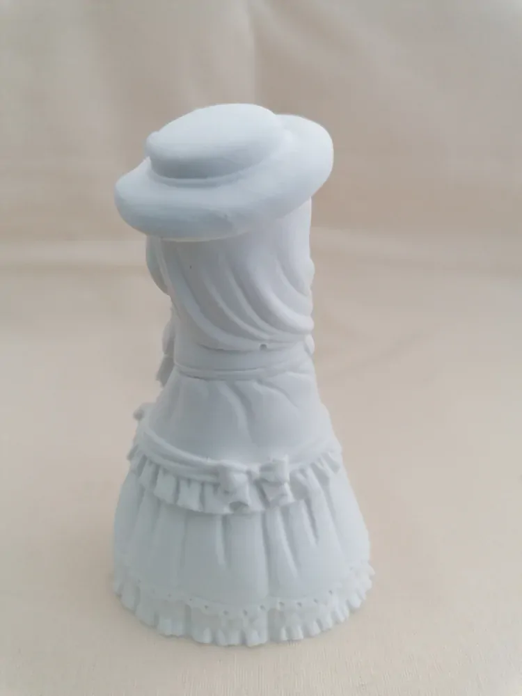 Dívka se zajíčkem k domalování